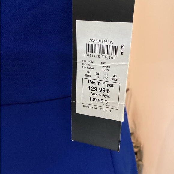 Woman’s blue dress - Picture 9 of 10